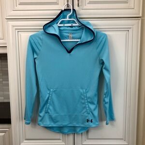 Under Armour Women’s lightweight hooded athletic shirt